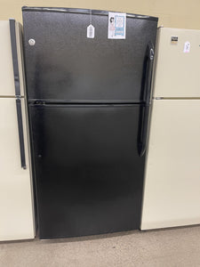 GE Black Refrigerator - 5434