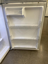 Load image into Gallery viewer, LG Refrigerator - 9081
