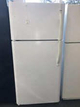 Load image into Gallery viewer, Kenmore Refrigerator - 5104
