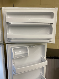 GE Refrigerator - 1368