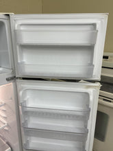 Load image into Gallery viewer, GE Refrigerator - 8256
