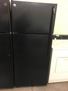GE Black Refrigerator - 4662