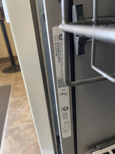 Load image into Gallery viewer, GE White Dishwasher - 8498
