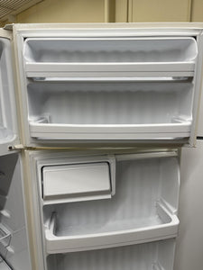 Hotpoint Bisque Refrigerator - 4047