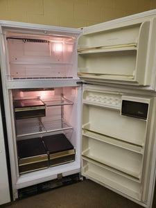 Refrigerator with Top Freezer - 5303