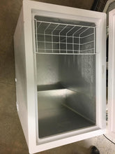 Load image into Gallery viewer, Hotpoint Chest Freezer - 4940
