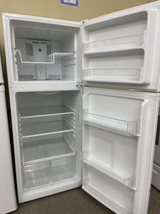 GE Refrigerator - 3011