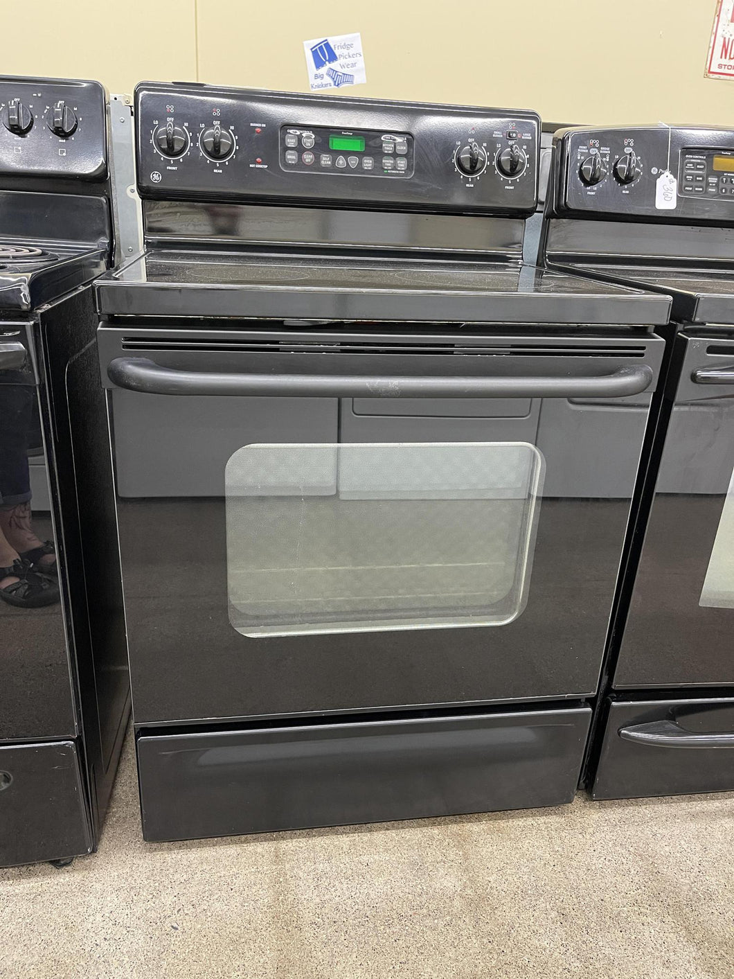 GE Electric Black Stove - 9696