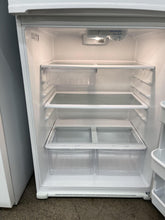 Load image into Gallery viewer, Admiral Refrigerator - 9151
