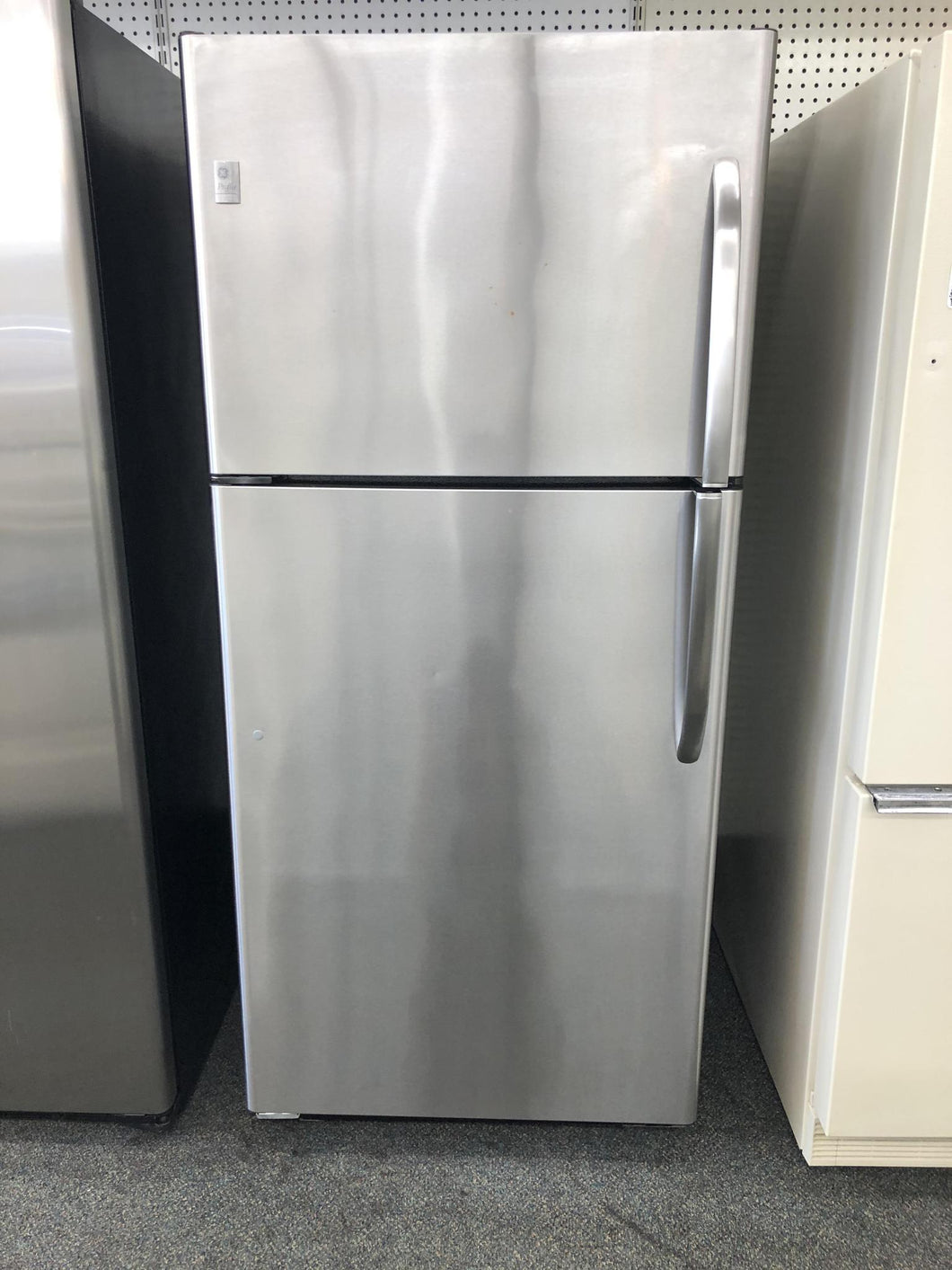 GE Stainless Refrigerator -1586