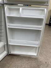 Load image into Gallery viewer, Kirkland Refrigerator - 8081
