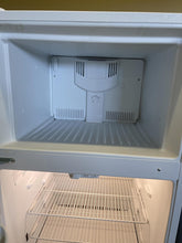 Load image into Gallery viewer, Kenmore Refrigerator - 4118
