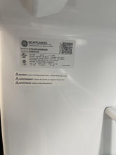 Load image into Gallery viewer, GE Refrigerator - 9981
