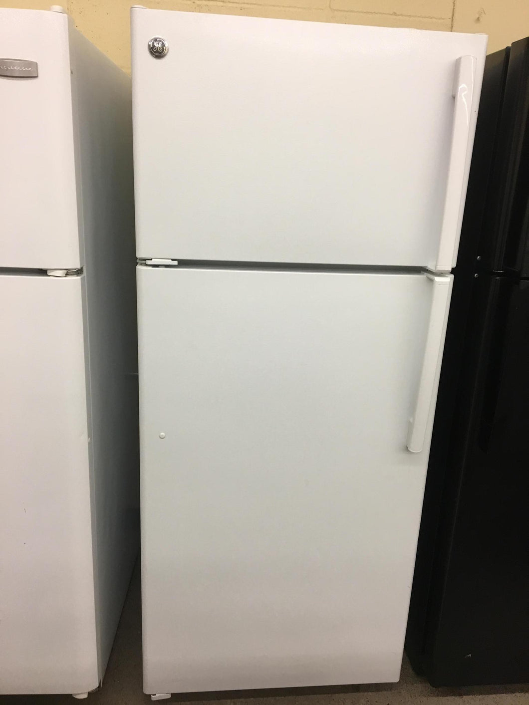 GE White Refrigerator - 7532