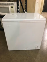 Load image into Gallery viewer, Hotpoint Chest Freezer - 4940
