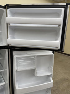 GE Stainless Refrigerator - 9541