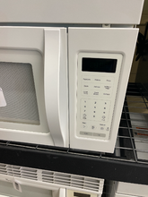 Load image into Gallery viewer, Whirlpool Microwave - 1470

