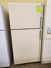 Load image into Gallery viewer, GE Refrigerator - 0038
