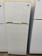 Load image into Gallery viewer, GE Refrigerator - 7500
