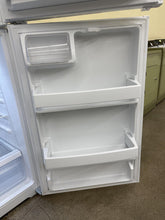 Load image into Gallery viewer, GE Refrigerator - 6613
