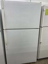 Load image into Gallery viewer, Kenmore Refrigerator - 2611

