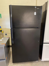 Load image into Gallery viewer, Magic Chef Black Refrigerator - 7266
