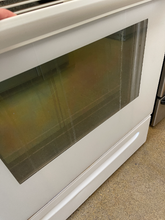 Load image into Gallery viewer, Frigidaire Gas Stove - 1137

