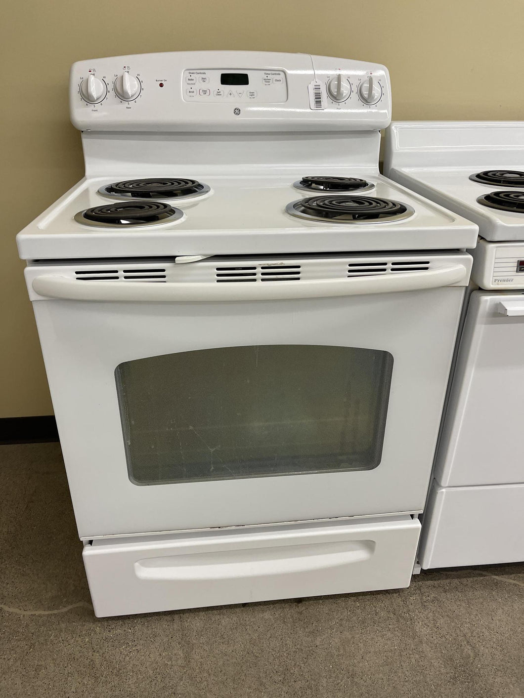 GE White Electric Coil Stove - 6897