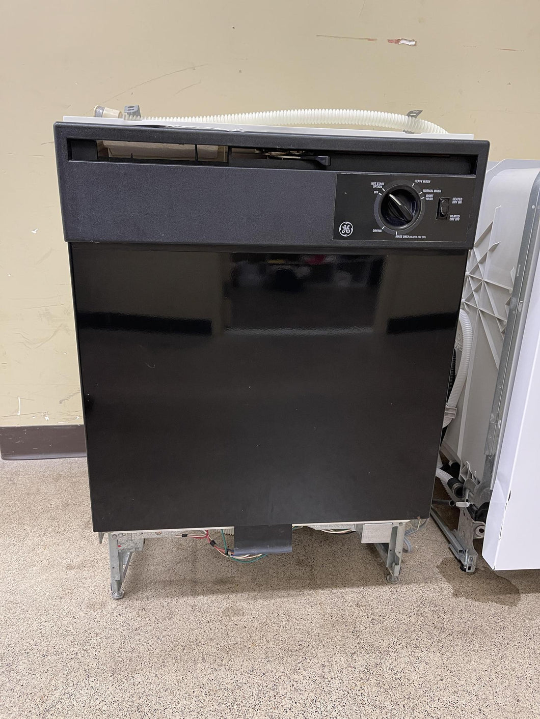 GE Black Dishwasher - 7180