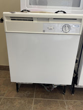 Load image into Gallery viewer, Whirlpool Dishwasher - 8952
