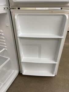 GE Refrigerator - 3864
