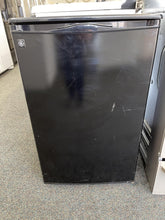 Load image into Gallery viewer, Mini Refrigerator - 7707
