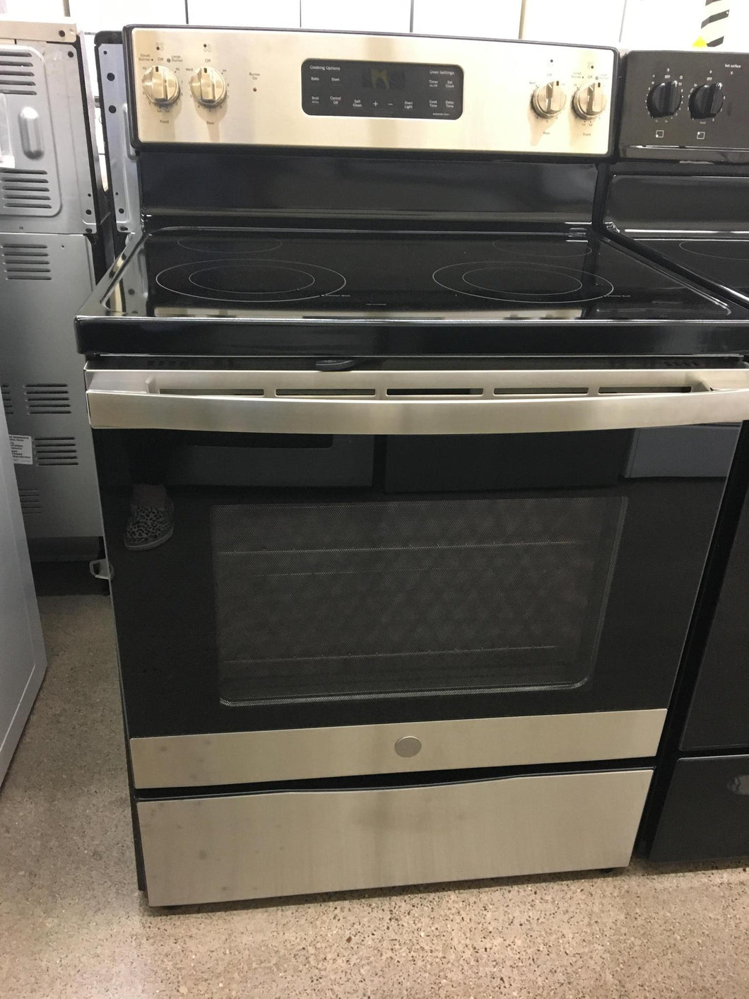 GE Stainless Electric Stove - 6670