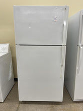 Load image into Gallery viewer, GE Refrigerator - 8452
