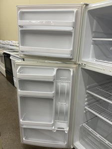 GE Refrigerator - 7500