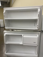 Load image into Gallery viewer, White Westinghouse Refrigerator - 3468
