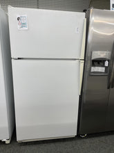 Load image into Gallery viewer, Amana Refrigerator - 6840
