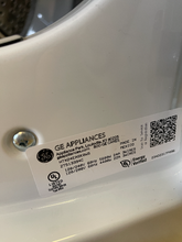 Load image into Gallery viewer, Hotpoint Washer and Electric Dryer Set - 2766 - 2736
