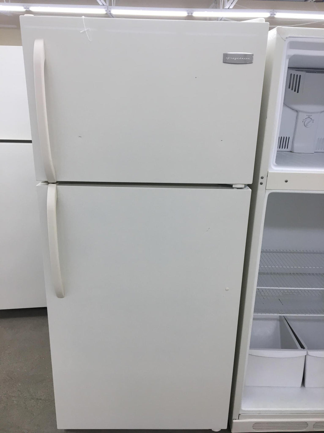Frigidaire Refrigerator - 4535
