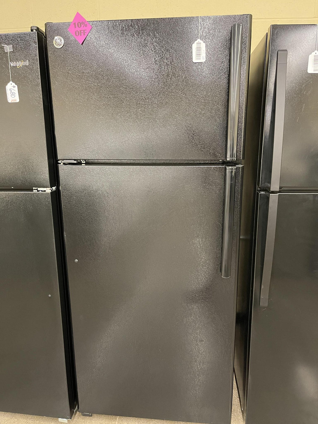 GE Black Refrigerator - 4662