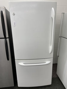 GE Freezer on Bottom Refrigerator - 3133