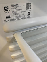 Load image into Gallery viewer, GE Refrigerator - 0854
