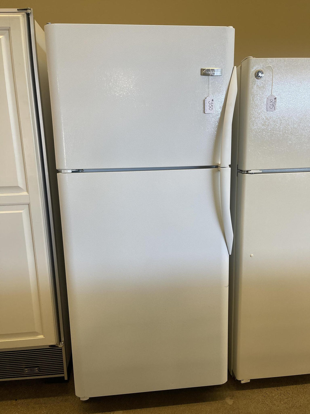 Frigidaire Refrigerator - 3674