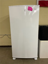 Load image into Gallery viewer, Whirlpool 19.65 cu ft Upright Freezer - 2286
