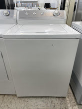 Load image into Gallery viewer, Frigidaire Washer and Gas Dryer Set - 6585 - 2982
