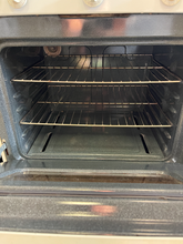Load image into Gallery viewer, Hotpoint Gas Stove - 2257
