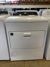 Load image into Gallery viewer, Whirlpool Washer and Gas Dryer Set - 0852-1046

