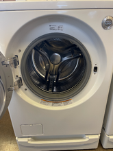 Load image into Gallery viewer, LG Washer and Gas Dryer Set - 0973 - 0974
