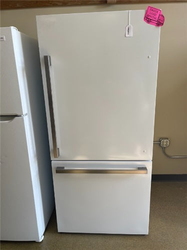 Hisense Bottom Freezer Refrigerator - 1973