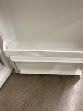 Load image into Gallery viewer, Roper Refrigerator - 5622
